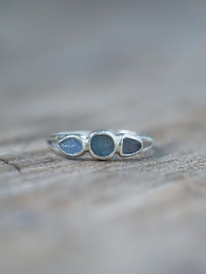 Blue Three Stone Raw Sapphire Ring in recycled sterling silver | detail