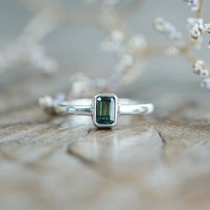 Green Parti Sapphire Ring in Sterling Silver