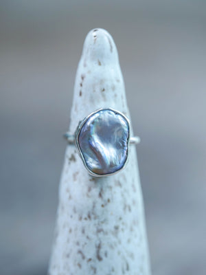 Hammered Keshi Grey Pearl Ring