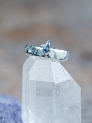 Kite Sapphire Ring in silver