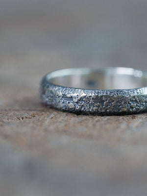 Shadow Wedding Ring in Silver