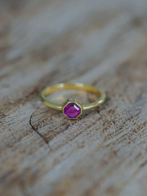 Portrait Cut Pink Sapphire Ring in Ethical Gold - Gardens of the Sun | Ethical Jewelry