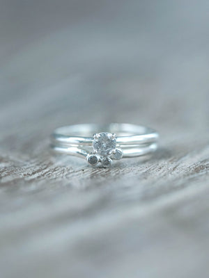 Round Brilliant Diamond Ring Set in Sterling Silver