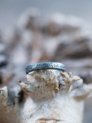 Shadow Wedding Ring in Black Silver