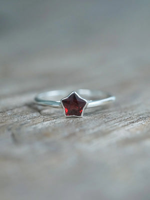 Star Garnet Ring in Silver