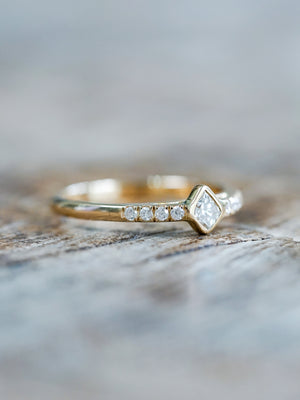 Canadian Kite Diamond Ring in Ethical Gold