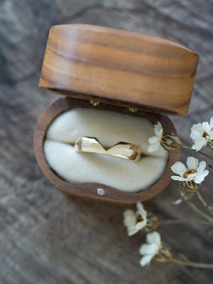 Custom Cut-out Wedding Band in Gold - Gardens of the Sun | Ethical Jewelry