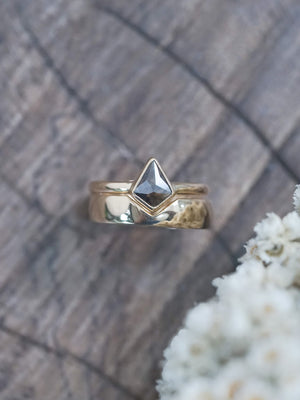 Custom Cut-out Wedding Band in Gold - Gardens of the Sun | Ethical Jewelry