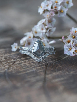 Custom V-shaped Nesting Band in Gold - Gardens of the Sun | Ethical Jewelry