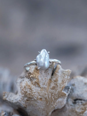 Keshi Pearl Ring with Prongs - Gardens of the Sun | Ethical Jewelry