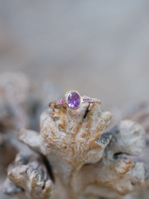 Oval Pink Sapphire Ring in Rose Gold - Gardens of the Sun | Ethical Jewelry