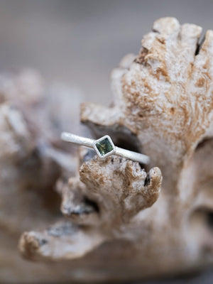 Stardust Sapphire Ring - Gardens of the Sun | Ethical Jewelry
