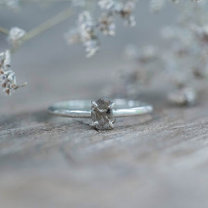 Borneo Diamond Ring with Prongs