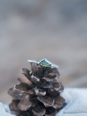 Geo Green Sapphire Ring | September birthstone