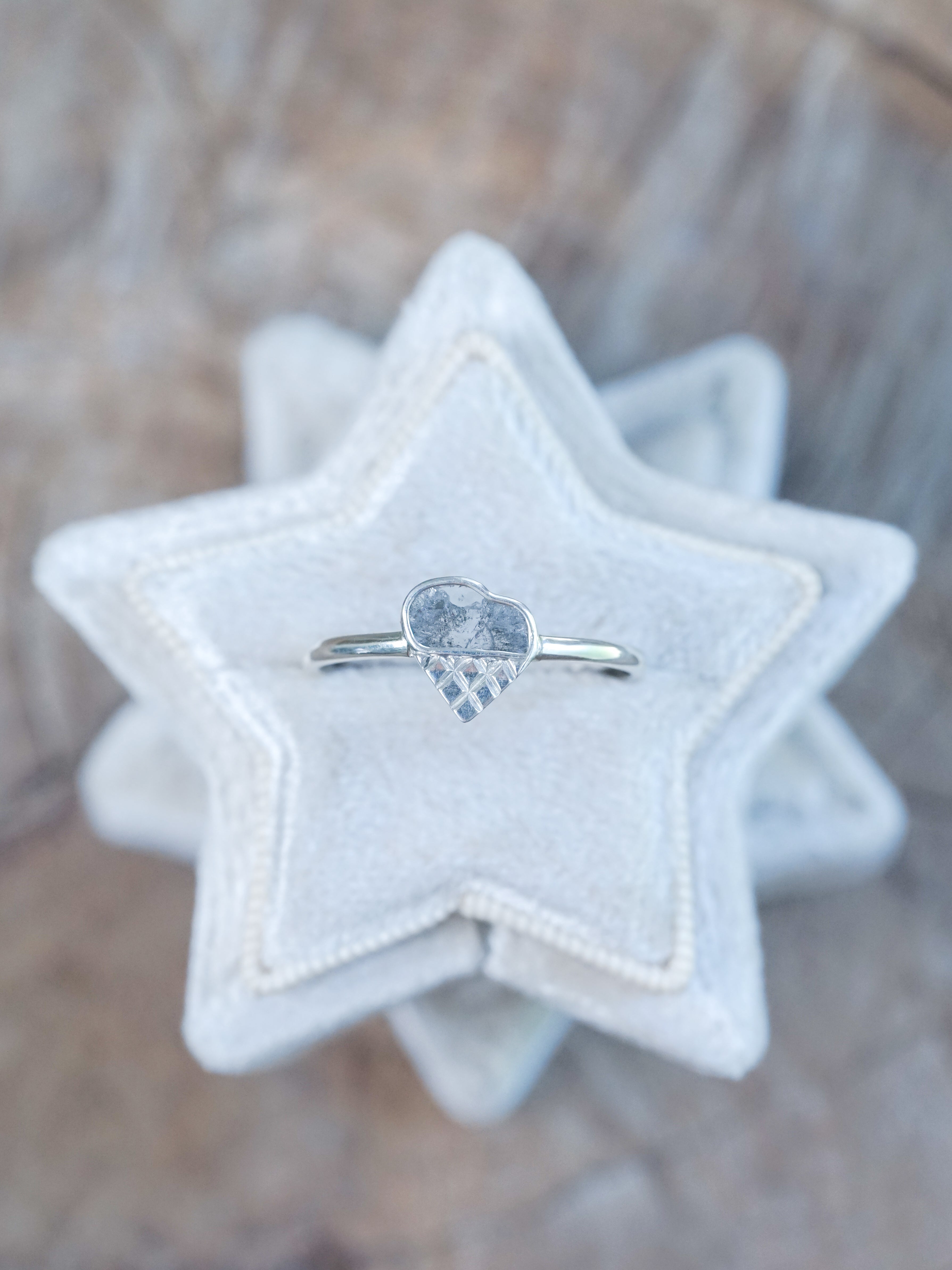 新品　grounds JEWELRY IT ICEGRAY 41 26cm JEWELRY WHITEGRAY / ICEGRAY(ジュエリー 白)｜grounds公式通販