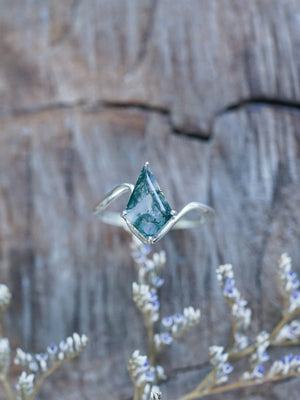 Kite Moss Agate Ring