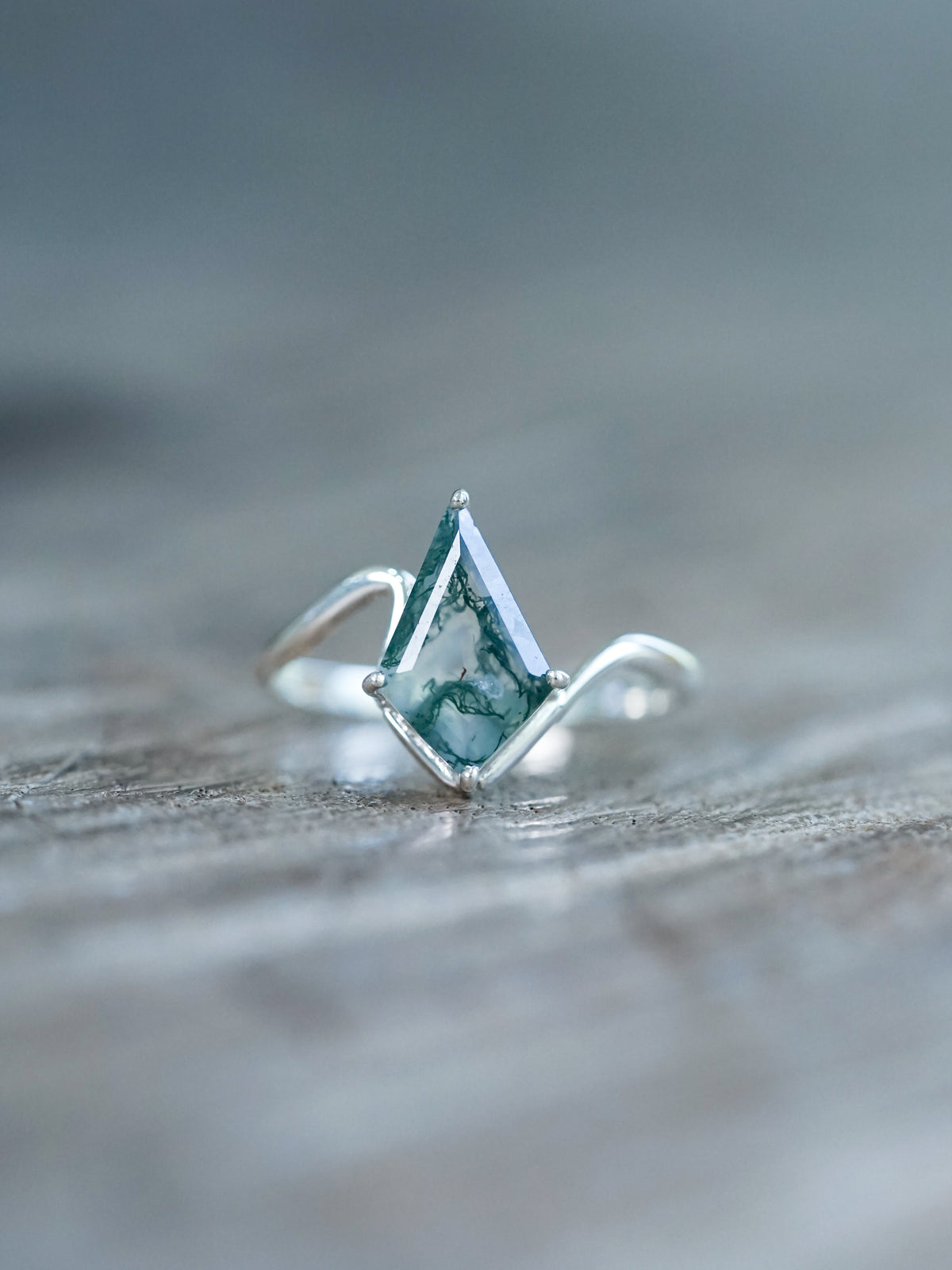 Kite Moss Agate Ring
