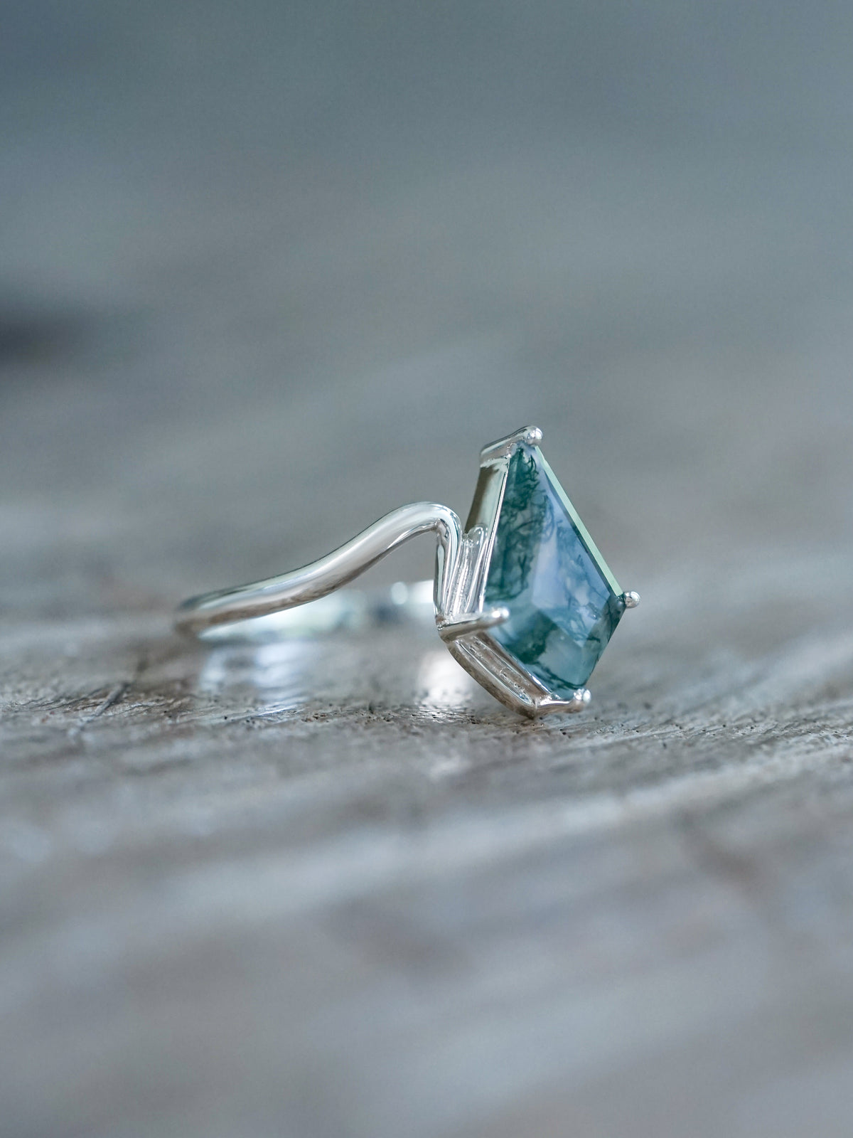 Kite Moss Agate Ring