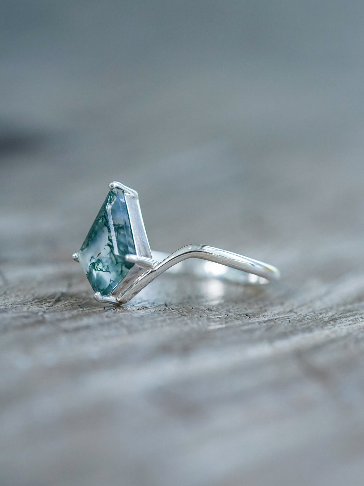Kite Moss Agate Ring
