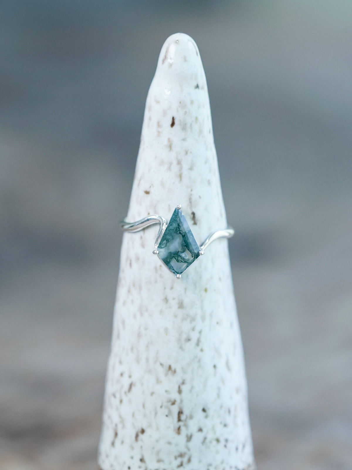 Kite Moss Agate Ring