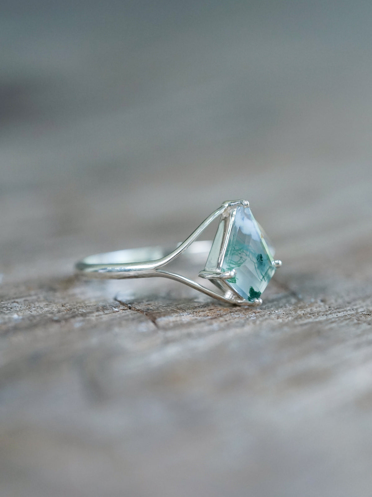 Kite Moss Agate Eye Ring