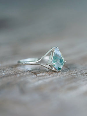 Kite Moss Agate Eye Ring