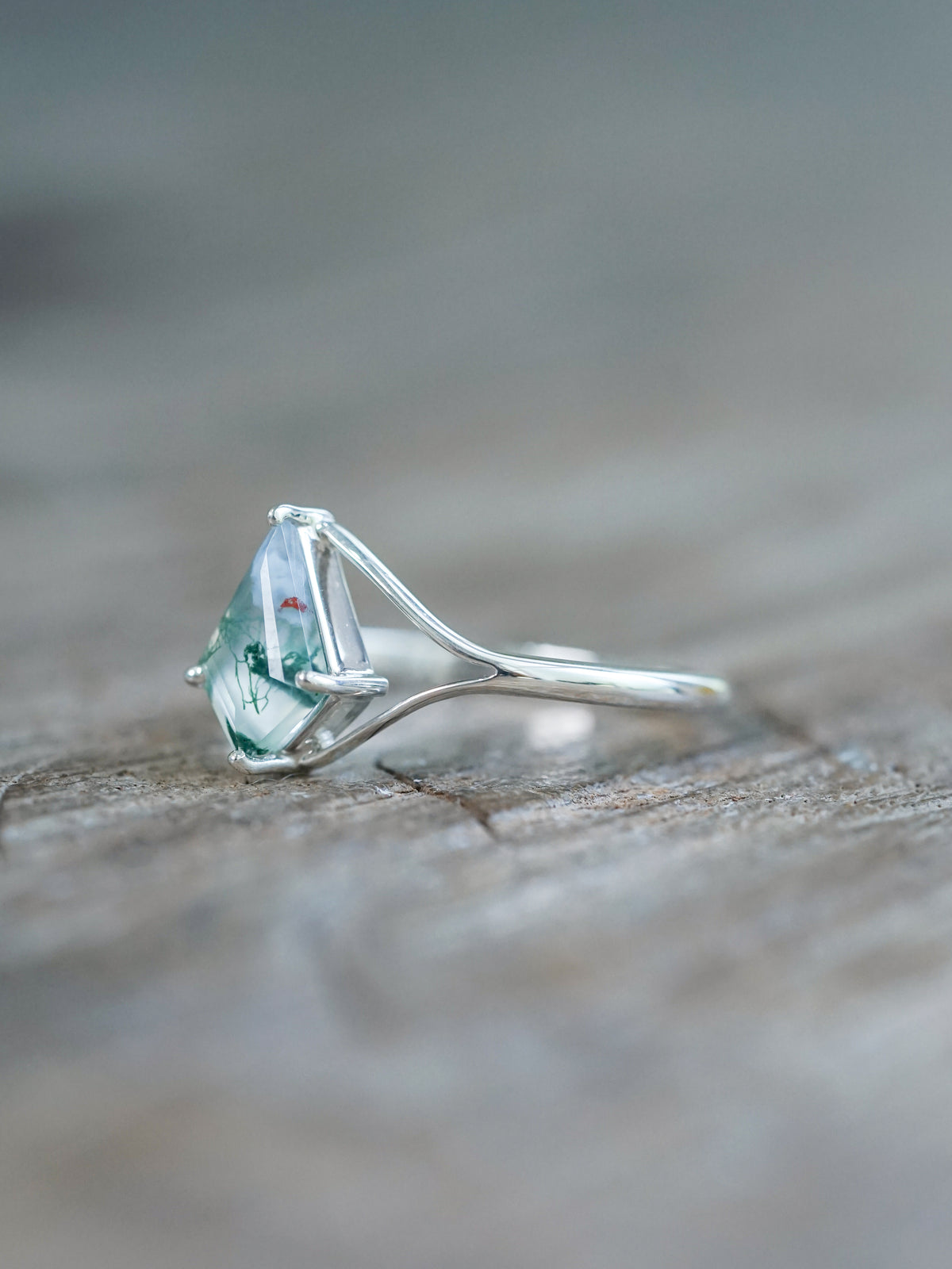 Kite Moss Agate Eye Ring