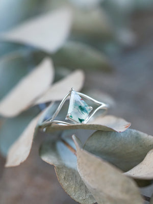 Kite Moss Agate Eye Ring