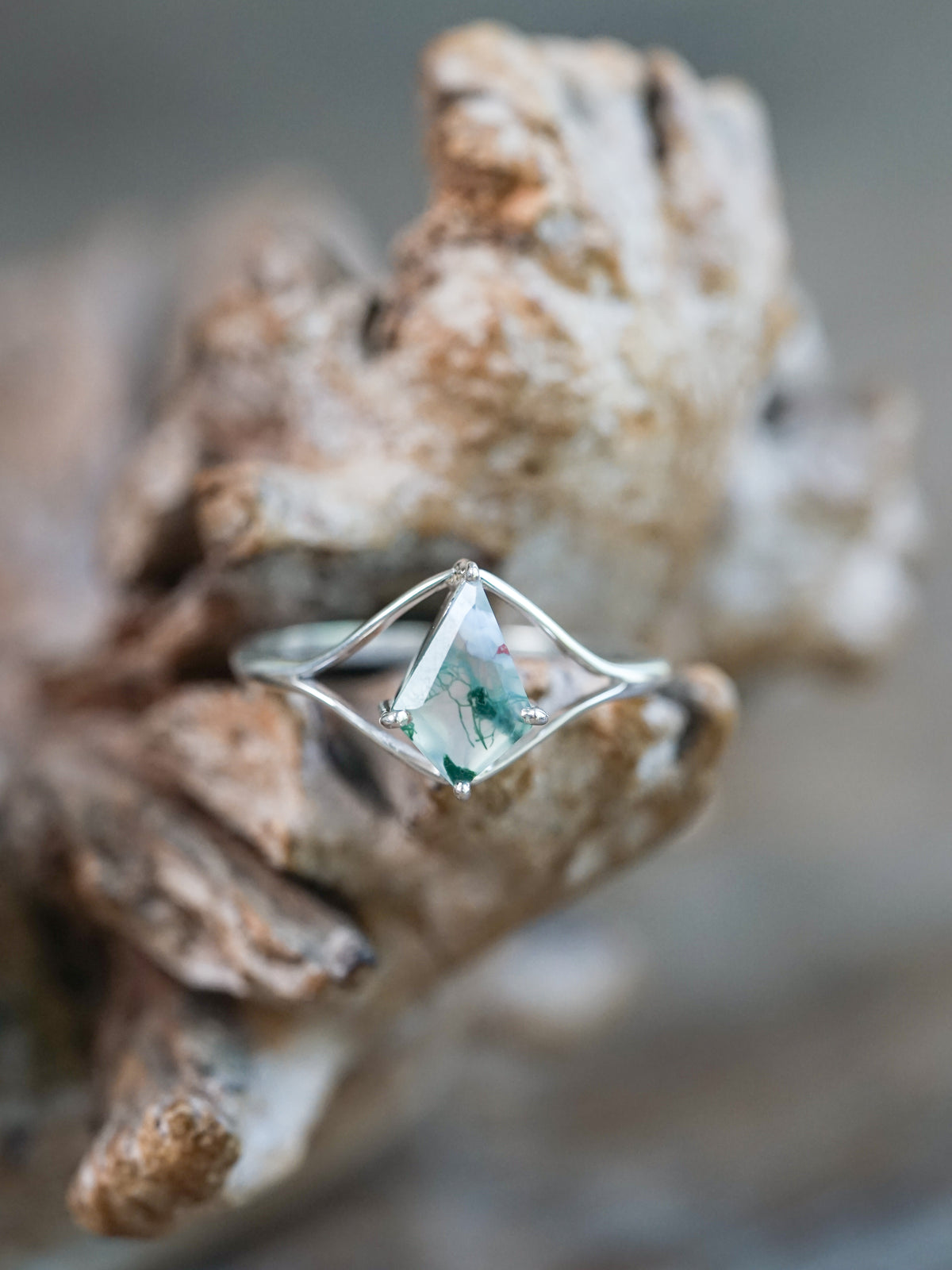 Kite Moss Agate Eye Ring