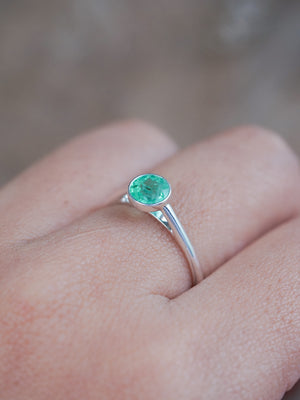 Round Emerald Ring - size 8