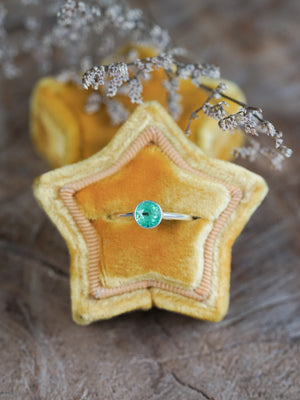 Round Emerald Ring - size 8