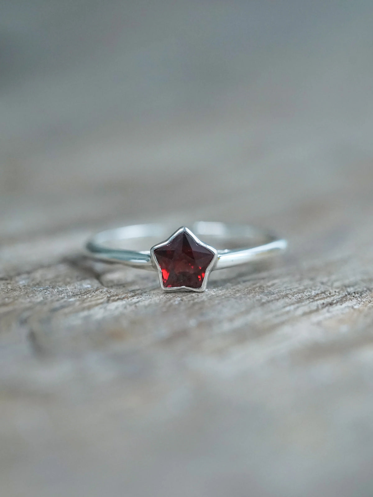 Star Garnet Ring in Silver