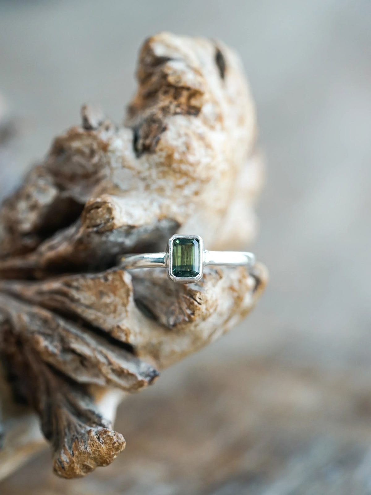 Sustainable Parti Sapphire Engagement Ring