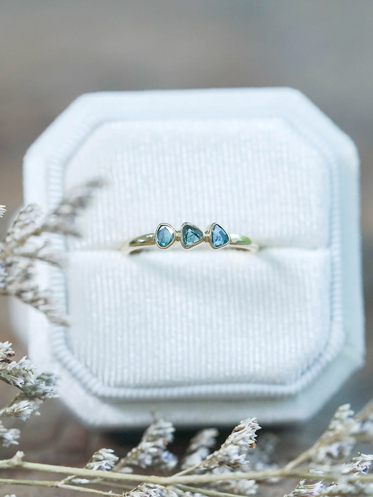 Three Blue Diamonds Slice Ring in 18K Gold
