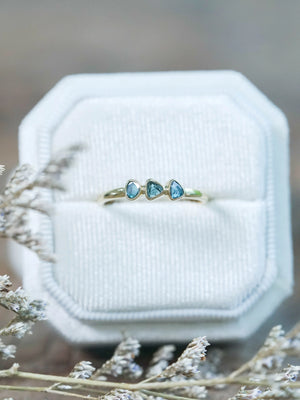Three Blue Diamonds Slice Ring in 18K Gold