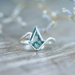 Kite Moss Agate Ring