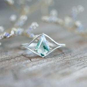 Kite Moss Agate Eye Ring