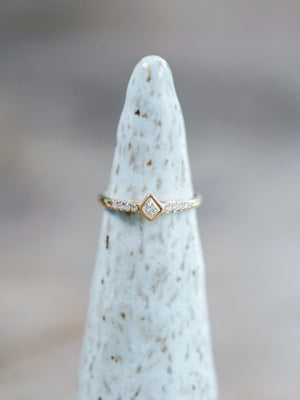 Canadian Kite Diamond Ring in Gold - Size 4.5