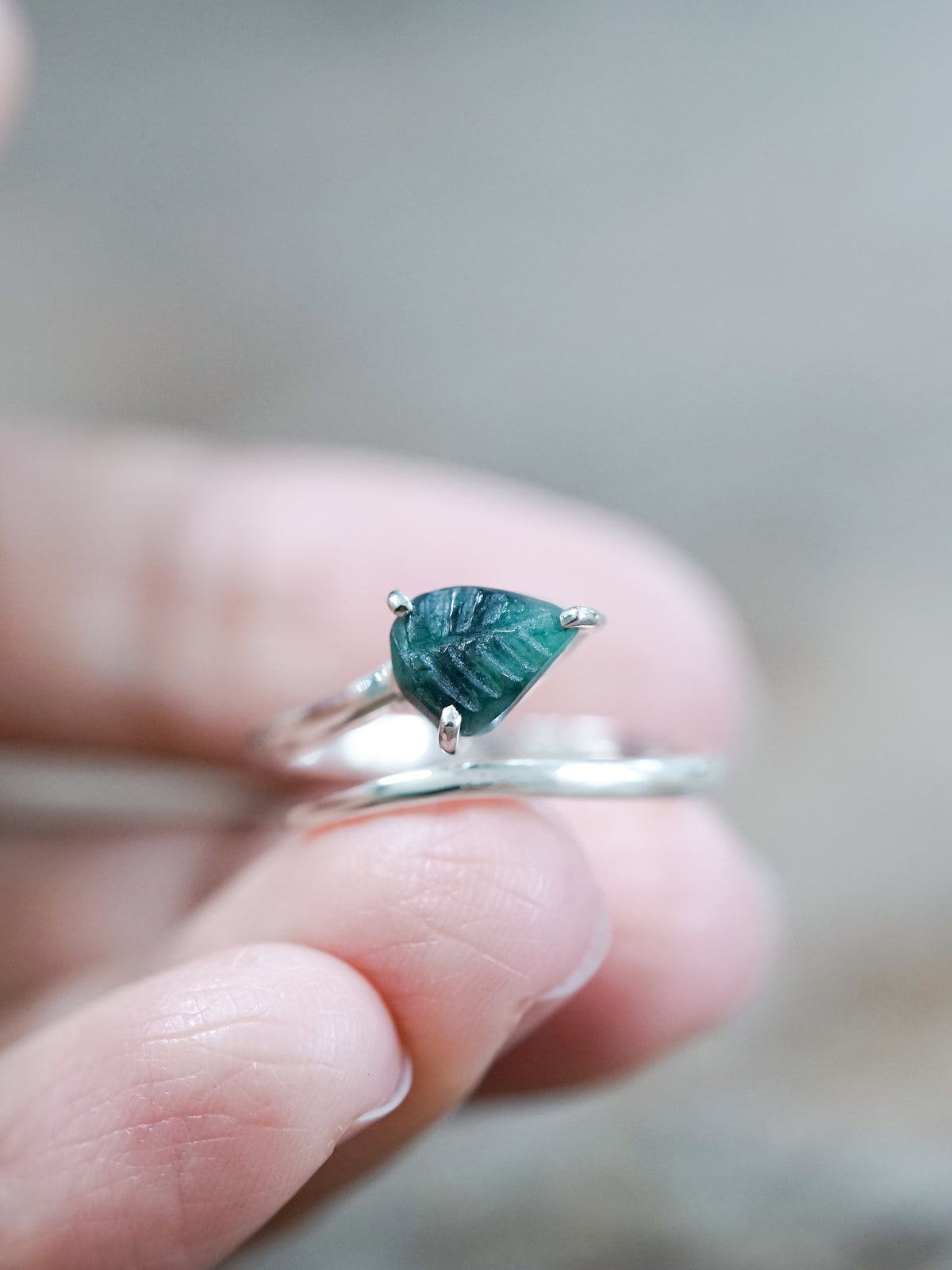 Emerald leaf ring sale