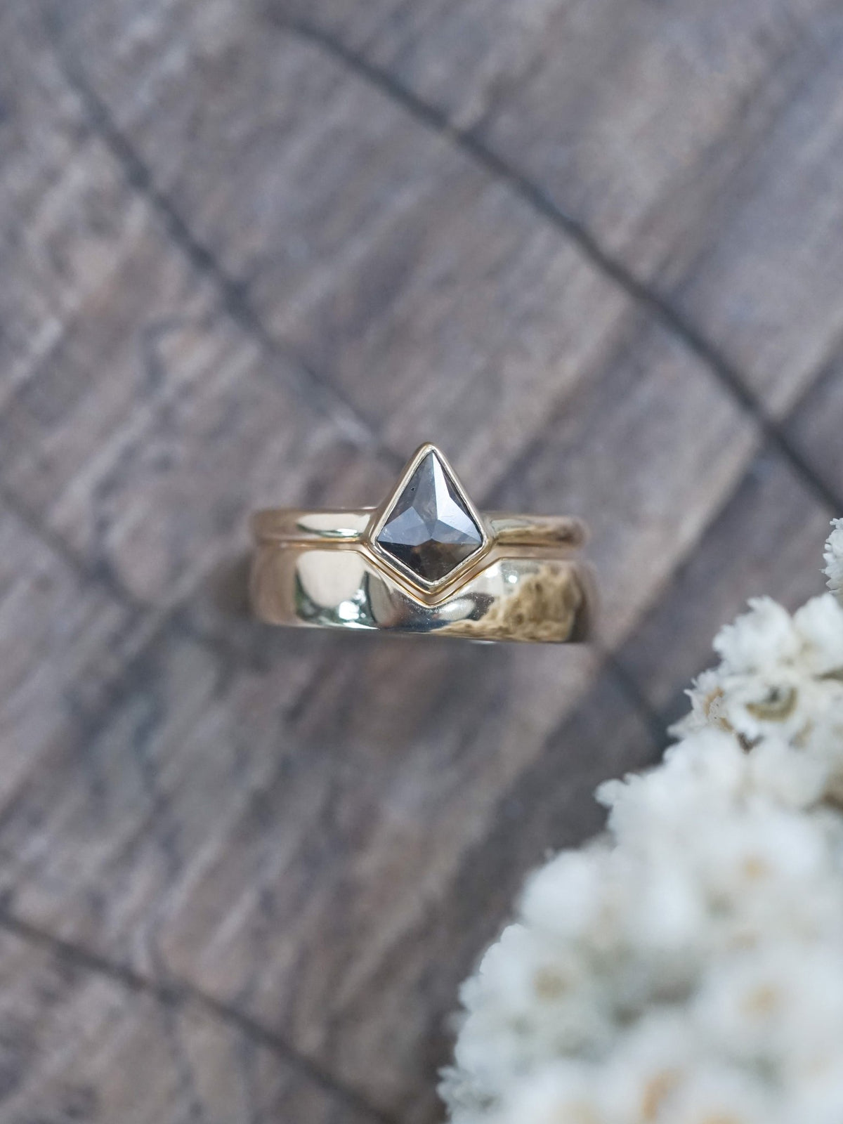 Custom Cut-out Wedding Band in Gold - Gardens of the Sun | Ethical Jewelry