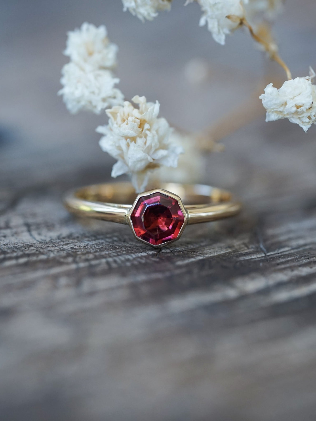 Belle Époque, Oval-cut Fiery Red Garnet Ring, 18ct Rose Gold – Antique Ring  Boutique