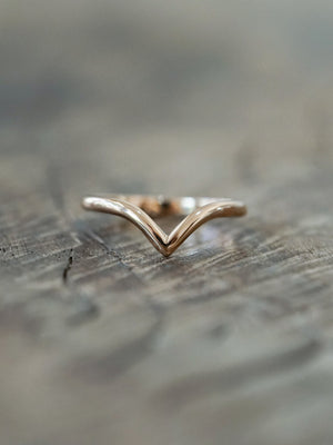 Custom V-shaped Nesting Band in Gold - Gardens of the Sun | Ethical Jewelry