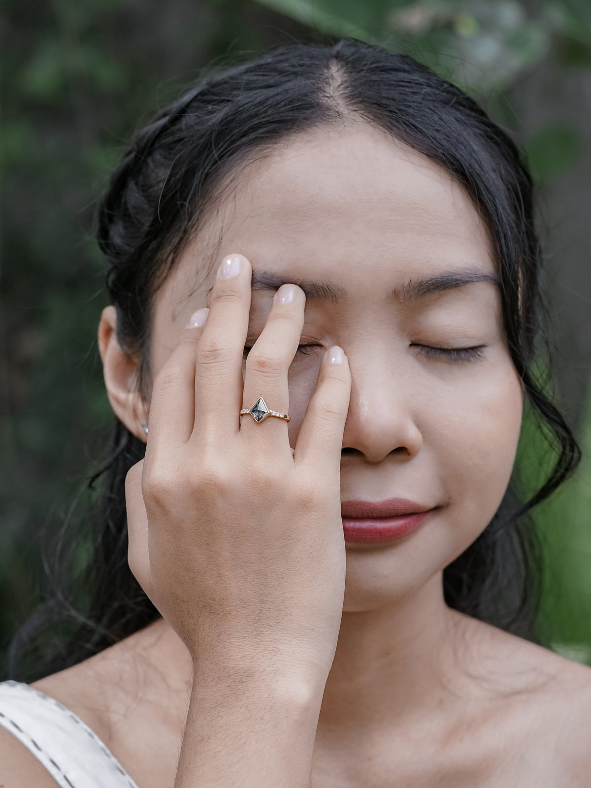 Salt and Pepper Kite Diamond Ring in Ethical Gold - Gardens of the Sun | Ethical Jewelry