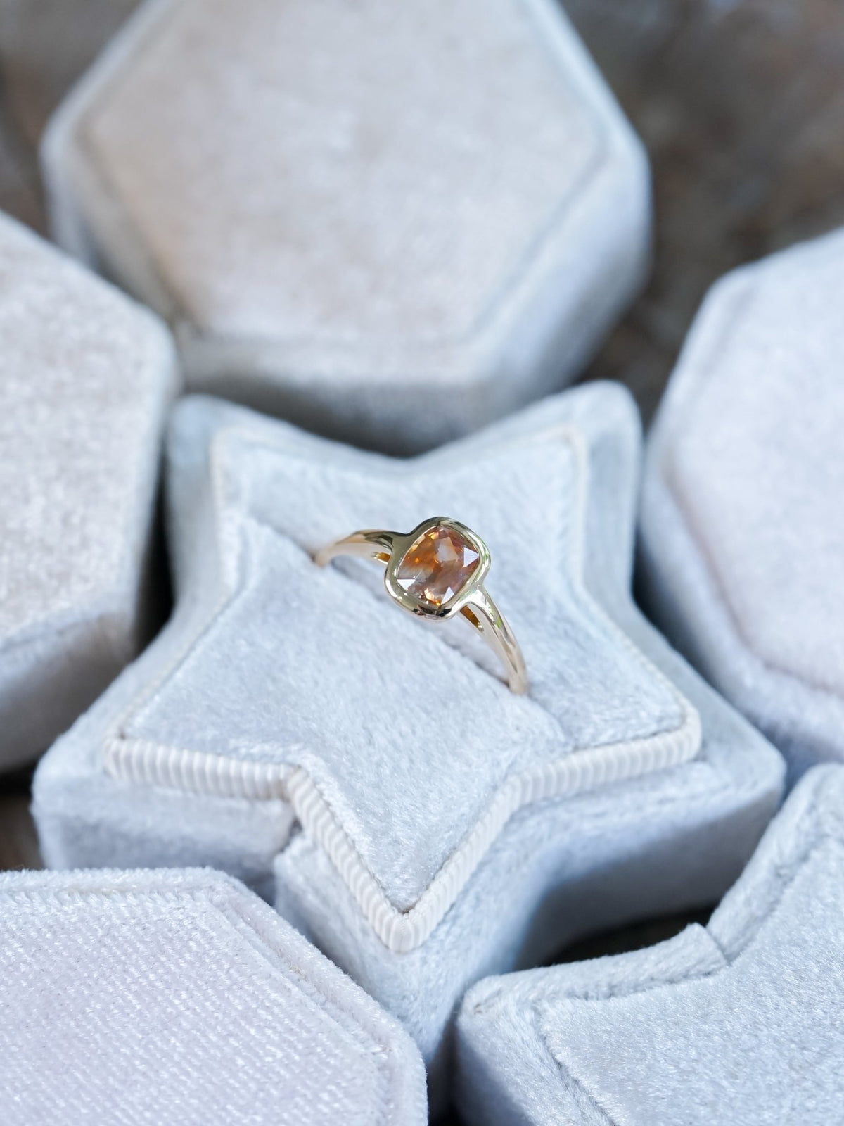 Sunstorm Bicolor Sapphire Ring in Ethical Gold - Gardens of the Sun | Ethical Jewelry