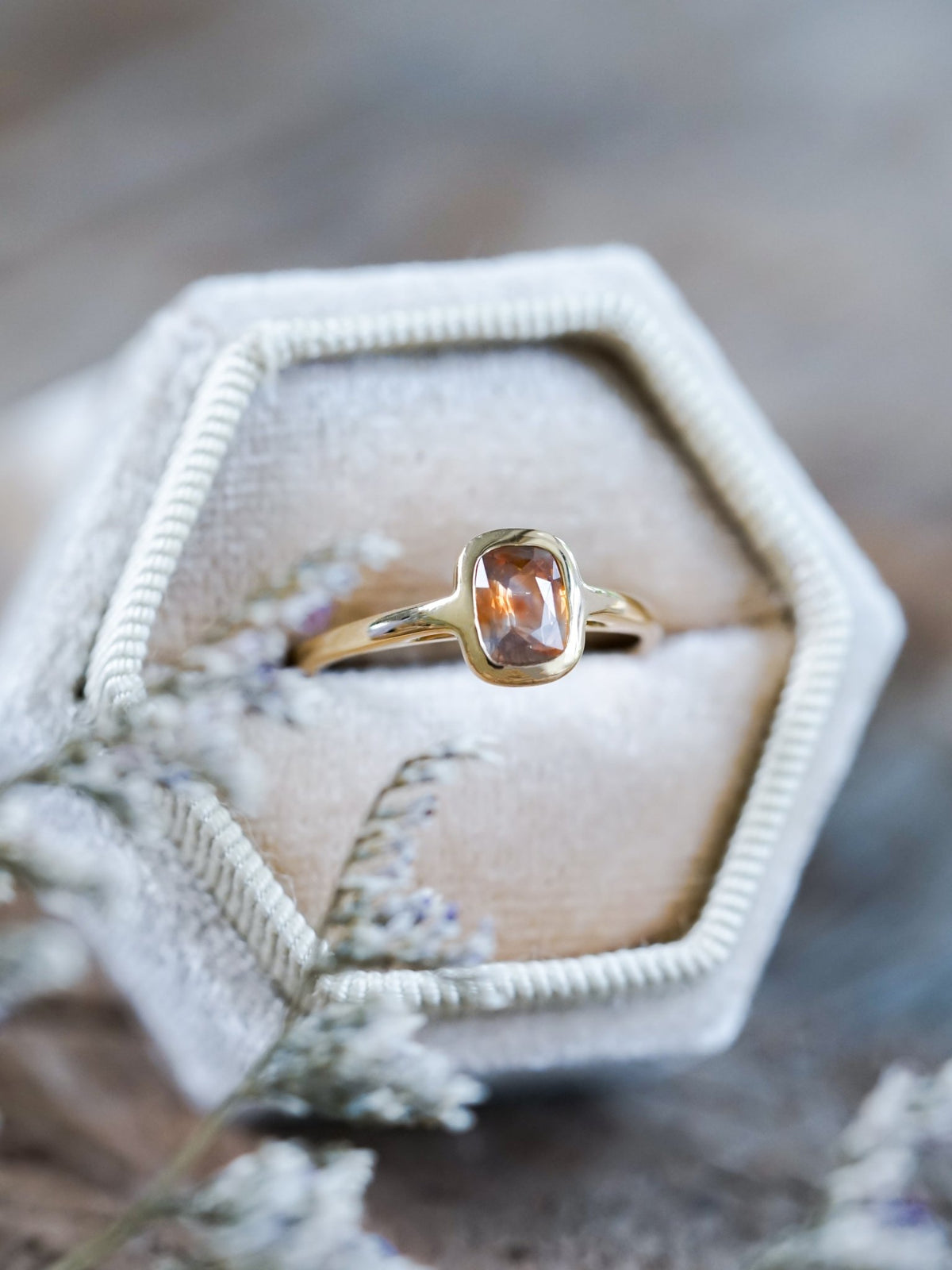 Sunstorm Bicolor Sapphire Ring in Ethical Gold - Gardens of the Sun | Ethical Jewelry