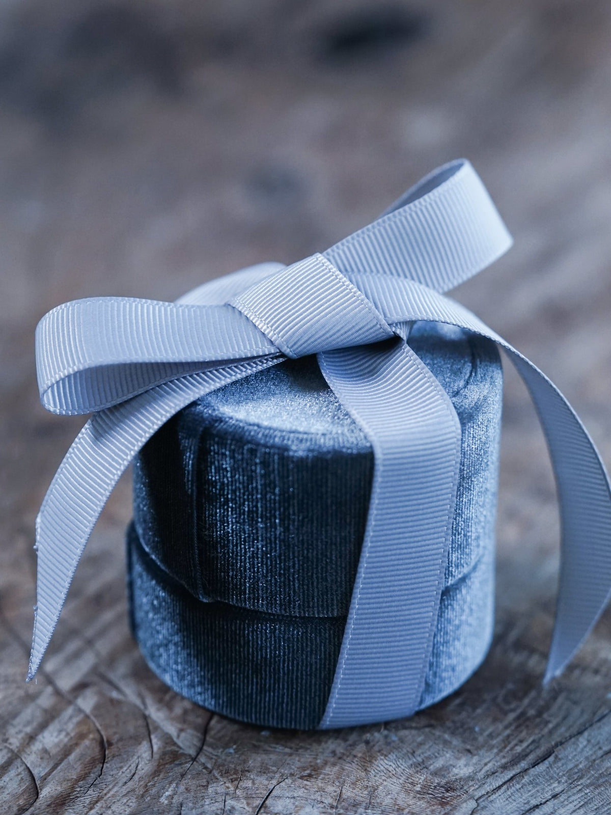Jewelry Gift Box / 7x7 cm / Cream with Dark Blue Ribbon